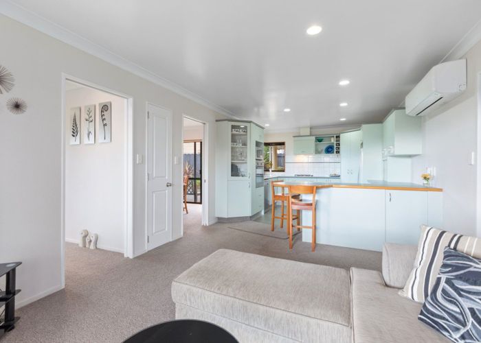 at 2 Burnt Oak Drive, Pyes Pa, Tauranga
