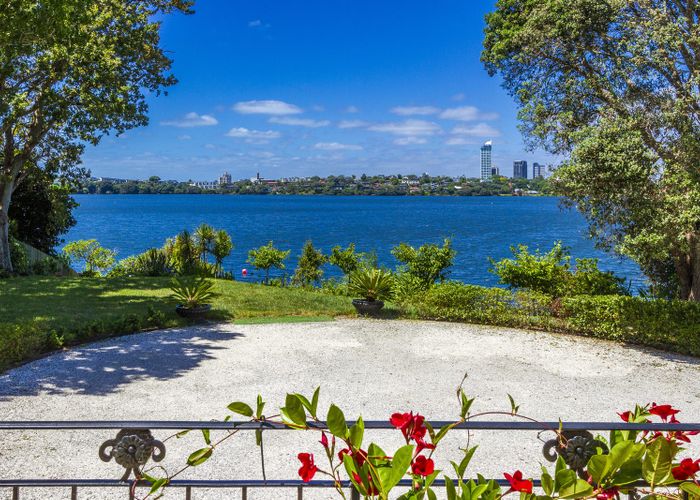  at 40 Shakespeare Road, Milford, Auckland