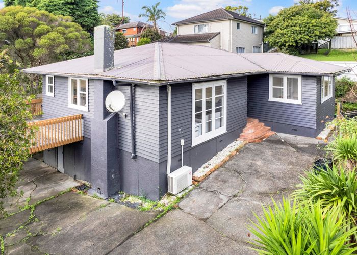  at 1/869 East Coast Road, Northcross, North Shore City, Auckland