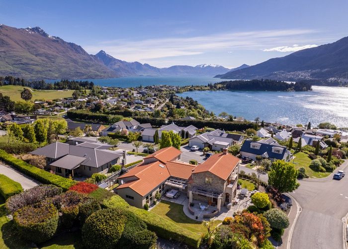  at 1 Garland Terrace, Kelvin Heights, Queenstown-Lakes, Otago