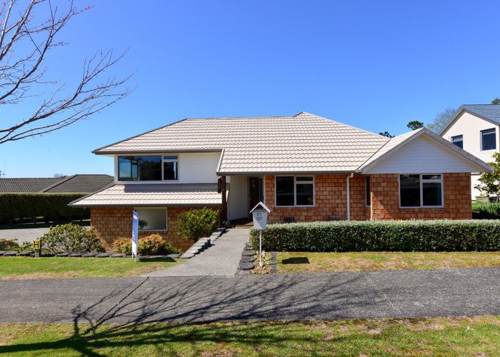  at 21 Highgrove Drive, Grandview Heights, Hamilton