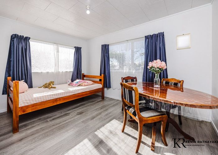  at 2/62 Redcrest Avenue, Red Hill, Papakura, Auckland