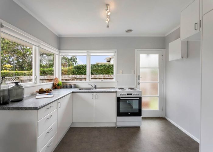  at 1/11 Dallinghoe Crescent, Milford, North Shore City, Auckland