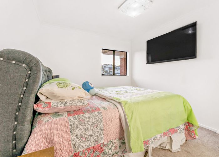  at 24 Burton'S Drive, SWANSON, AUCKLAND