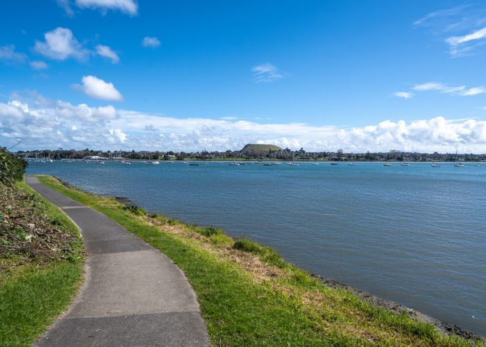  at 42 The Boulevard, Sunnyhills, Manukau City, Auckland