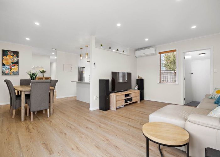  at 2/29 Merriefield Avenue, Forrest Hill, North Shore City, Auckland