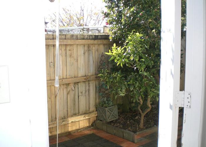  at 2/10 Lancing Road, Sandringham, Auckland