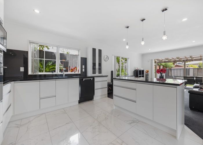  at 8B Lupetti Rise, West Harbour, Waitakere City, Auckland