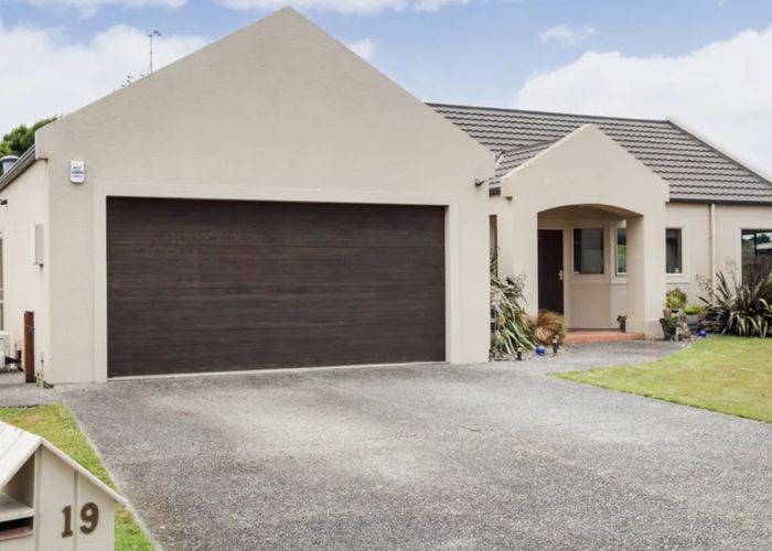  at 19 Rothesay Place, Highbury, Palmerston North