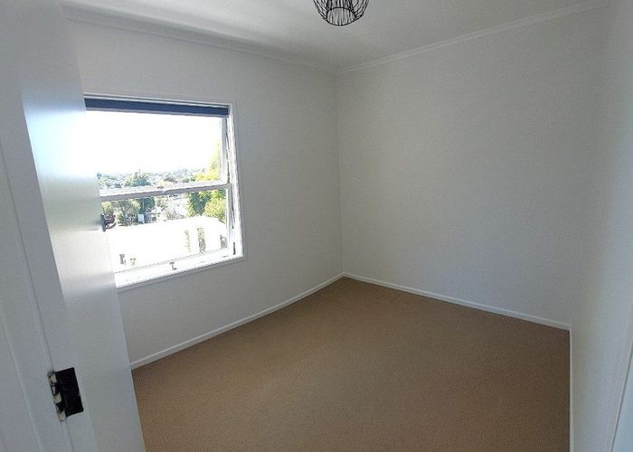  at 2/6 Hobday Place, Meadowbank, Auckland City, Auckland