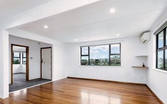  at 4 Valonia Street, New Windsor, Auckland