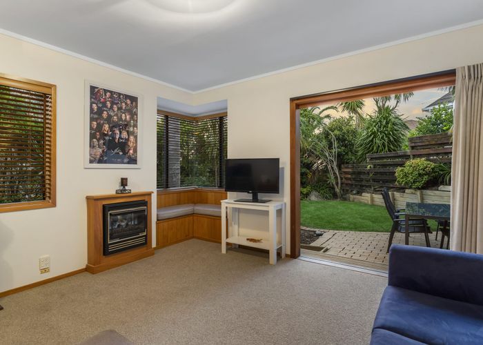  at 1/8 Penguin Drive, Murrays Bay, Auckland
