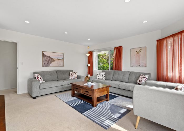  at 8 Greenleaf Way, Northcross, Auckland