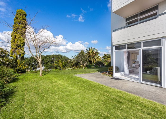  at 2/25 Stanley Point Road, Stanley Point, Auckland