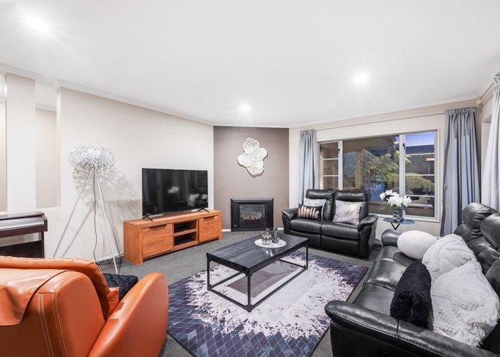  at 8 Deerfield Place, Flat Bush, Manukau City, Auckland