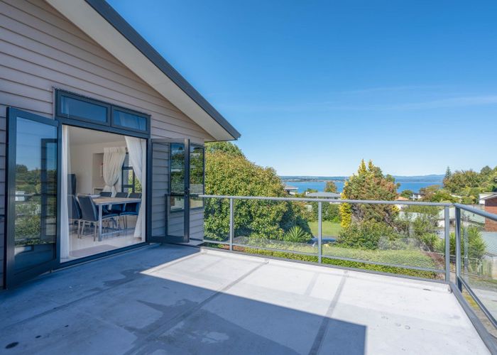  at 2/9 Alberta Street, Acacia Bay, Taupō