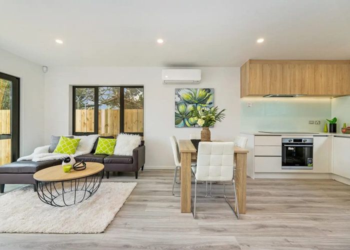  at Te Atatu Peninsula, Waitakere City, Auckland