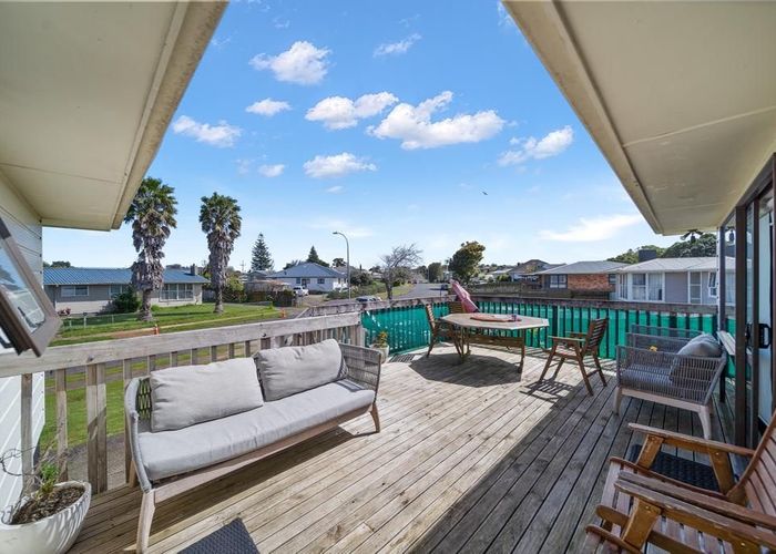  at 18 Ashgrove Road, Mangere, Auckland