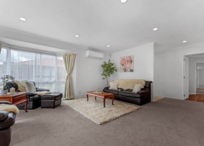  at 8 Headcorn Place, Botany Downs, Manukau City, Auckland