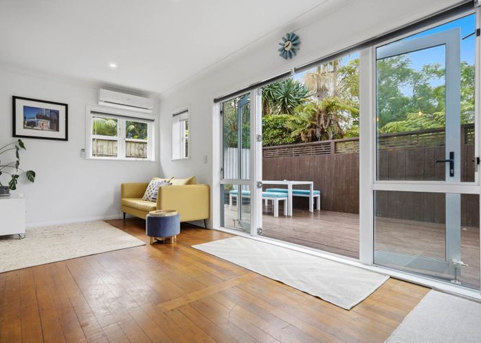  at 2/14 Hogans Road, Glenfield, North Shore City, Auckland