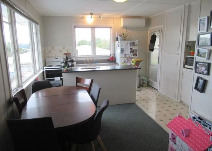  at 42 Kenmore Street, Newlands, Wellington