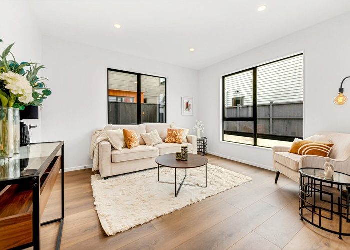  at 2/57 Sunderlands Road, Bucklands Beach, Manukau City, Auckland