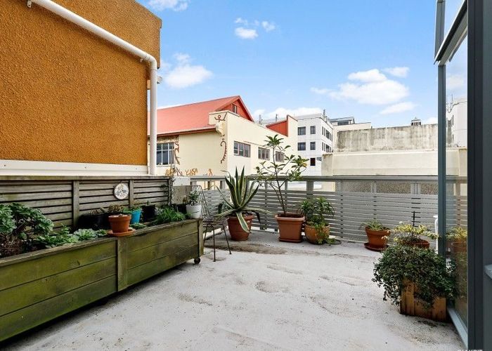  at 2/4 Frederick Street, Te Aro, Wellington
