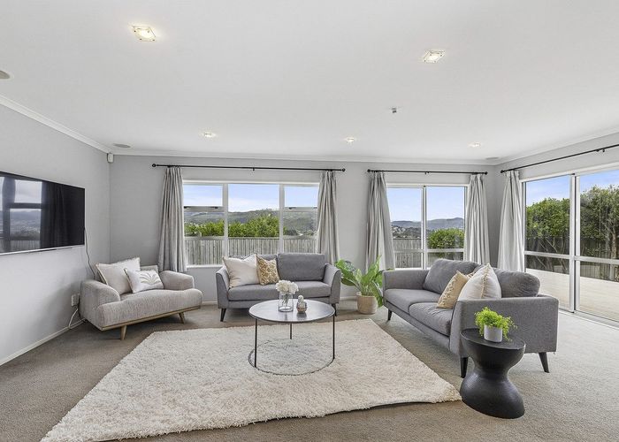  at 29 Paparoa Crescent, Aotea, Porirua, Wellington