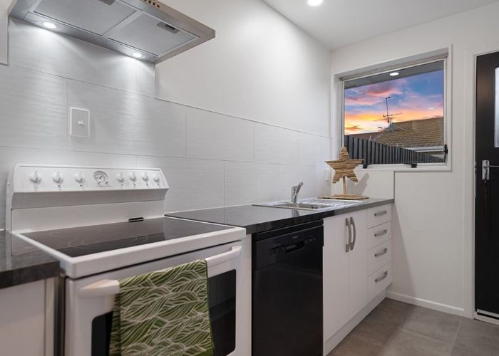  at 2/33 Fairfield Avenue, Addington, Christchurch