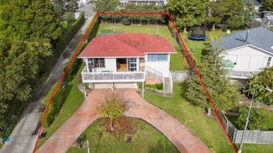  at 27 Weatherly Road, Torbay, Auckland