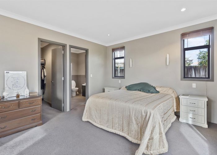  at 14 Thistlewood Avenue, Hamilton East, Hamilton