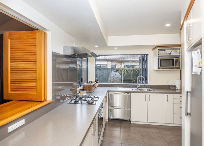  at 52 Keswick Crescent, Huntington, Hamilton