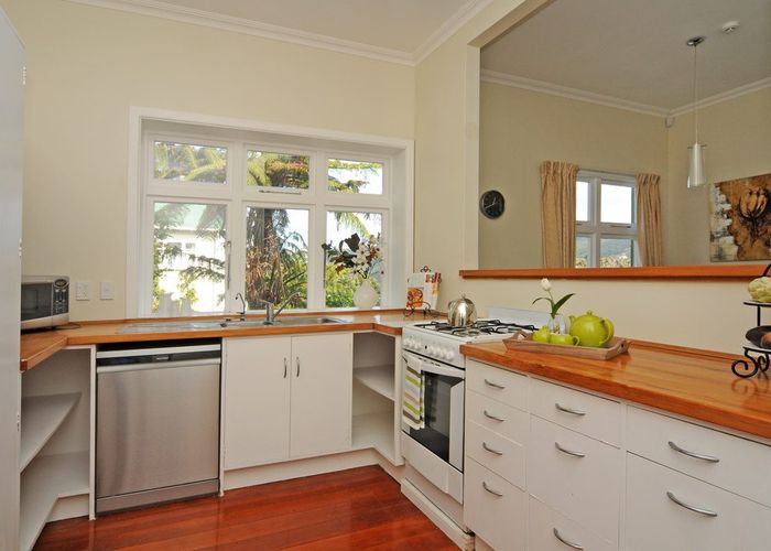  at Top Flat/132a Kelburn Parade, Kelburn, Wellington, Wellington