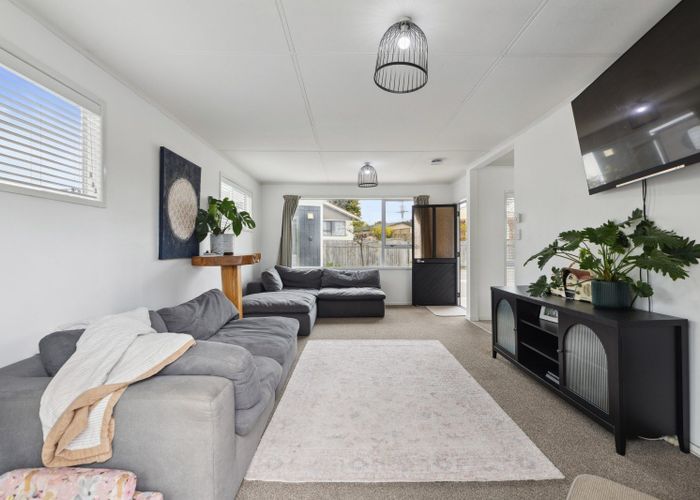  at 2/15 Frederick Street, Two Mile Bay, Taupō