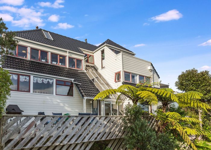  at 8 Moray Place, Papakowhai, Porirua
