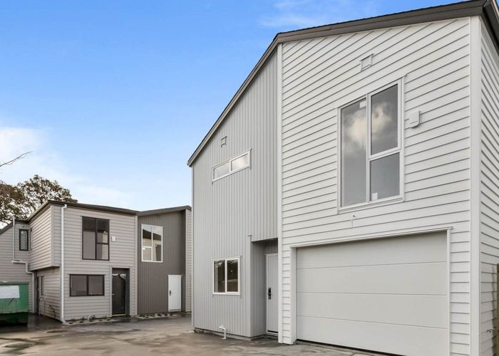  at 4 Seaside Place, Pakuranga, Auckland