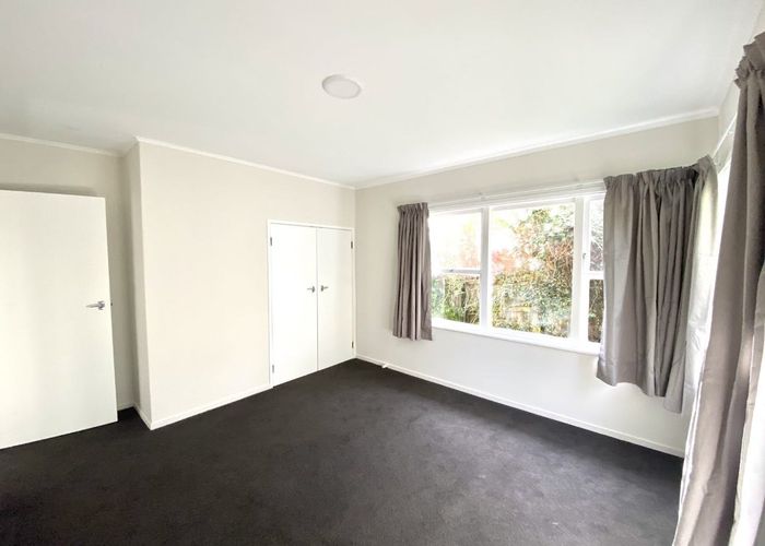  at 27 Brunton Place, Glenfield, Auckland
