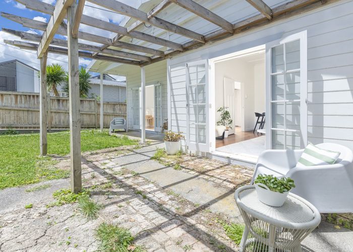  at 3 Queen Mary Avenue, New Lynn, Auckland