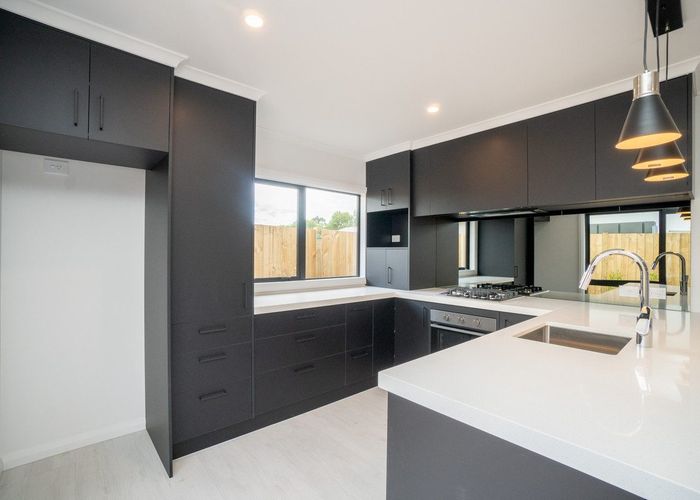  at 8 Roberts Line, Kelvin Grove, Palmerston North, Manawatu / Whanganui