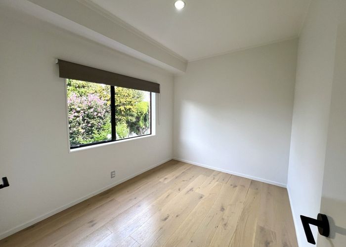  at 9 West Fairway, Golflands, Manukau City, Auckland