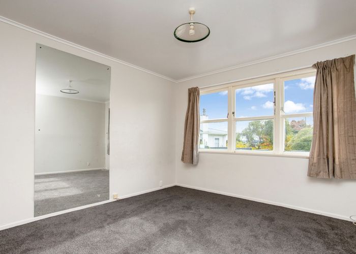  at 2 Porter Avenue, Te Atatu South, Auckland