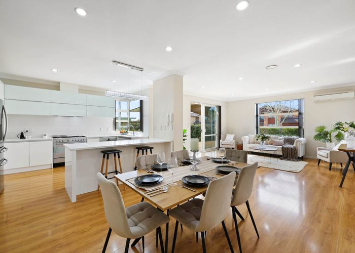  at 2 Murray Becroft Avenue, Henderson, Waitakere City, Auckland