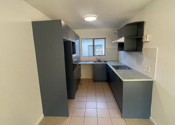  at 2/3 Hulme Place, Henderson, Waitakere City, Auckland