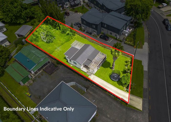  at 11 Awaroa Road, Sunnyvale, Waitakere City, Auckland