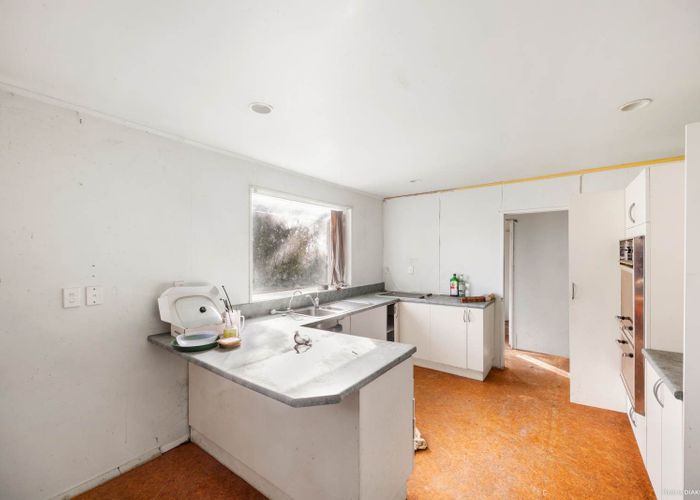  at 16 Lanham Lane, Massey, Waitakere City, Auckland
