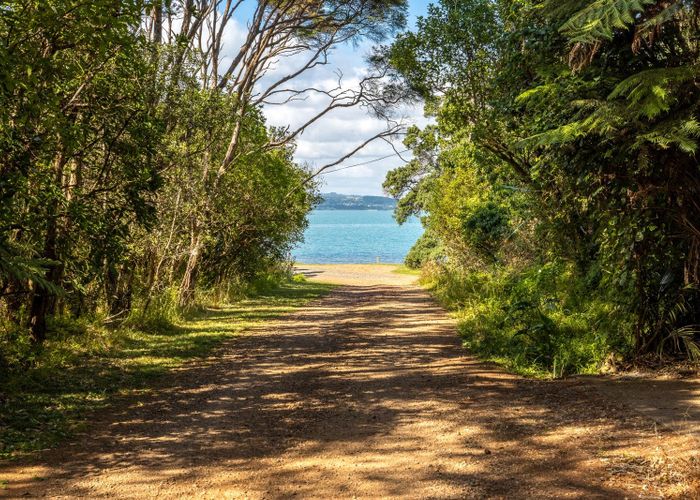  at 20 Wairua Road, Omiha, Waiheke Island
