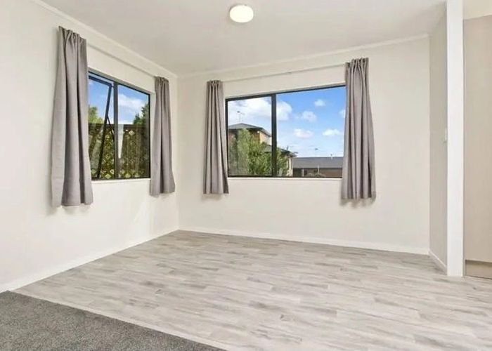  at 2/2 Woodall Place, Totara Vale, North Shore City, Auckland