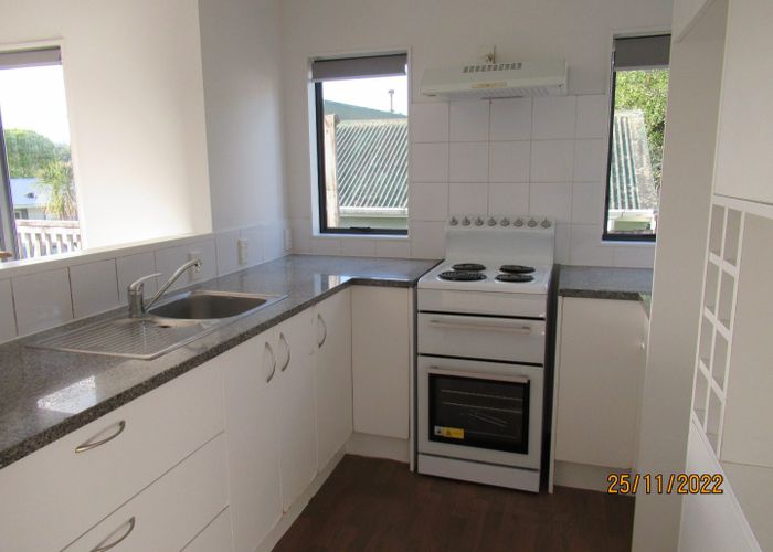  at 1/27 Brougham Place, West Harbour, Waitakere City, Auckland