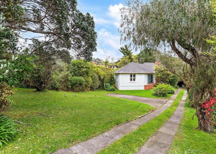  at 172 Beach Road, Campbells Bay, North Shore City, Auckland