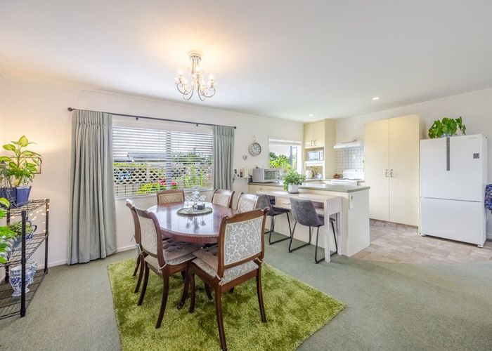  at 1/305 Park Road South, Akina, Hastings, Hawke's Bay